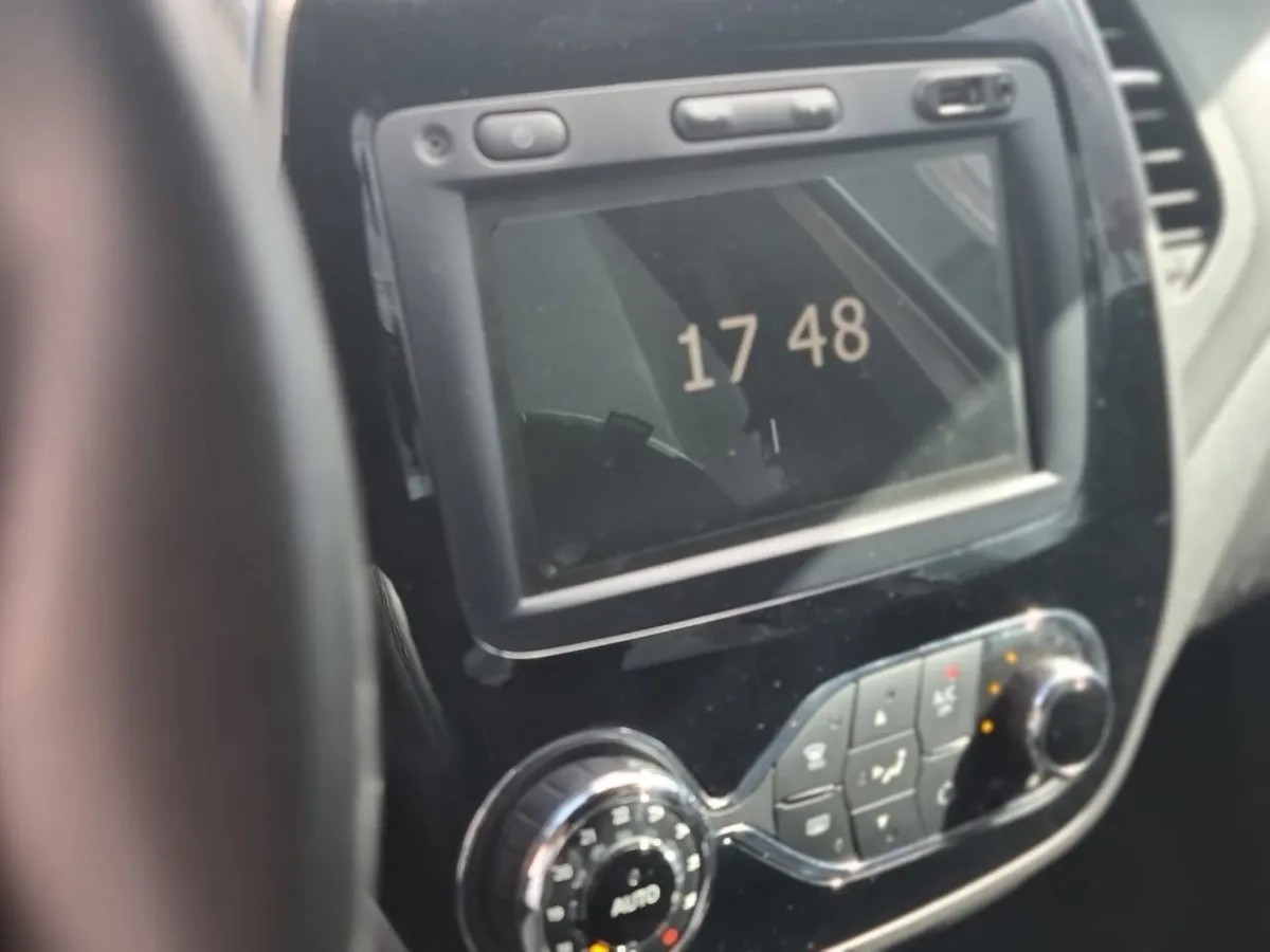 
								renault captur at bose full									