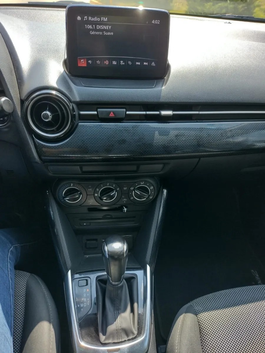
								mazda mazda2 grandtouring at full									