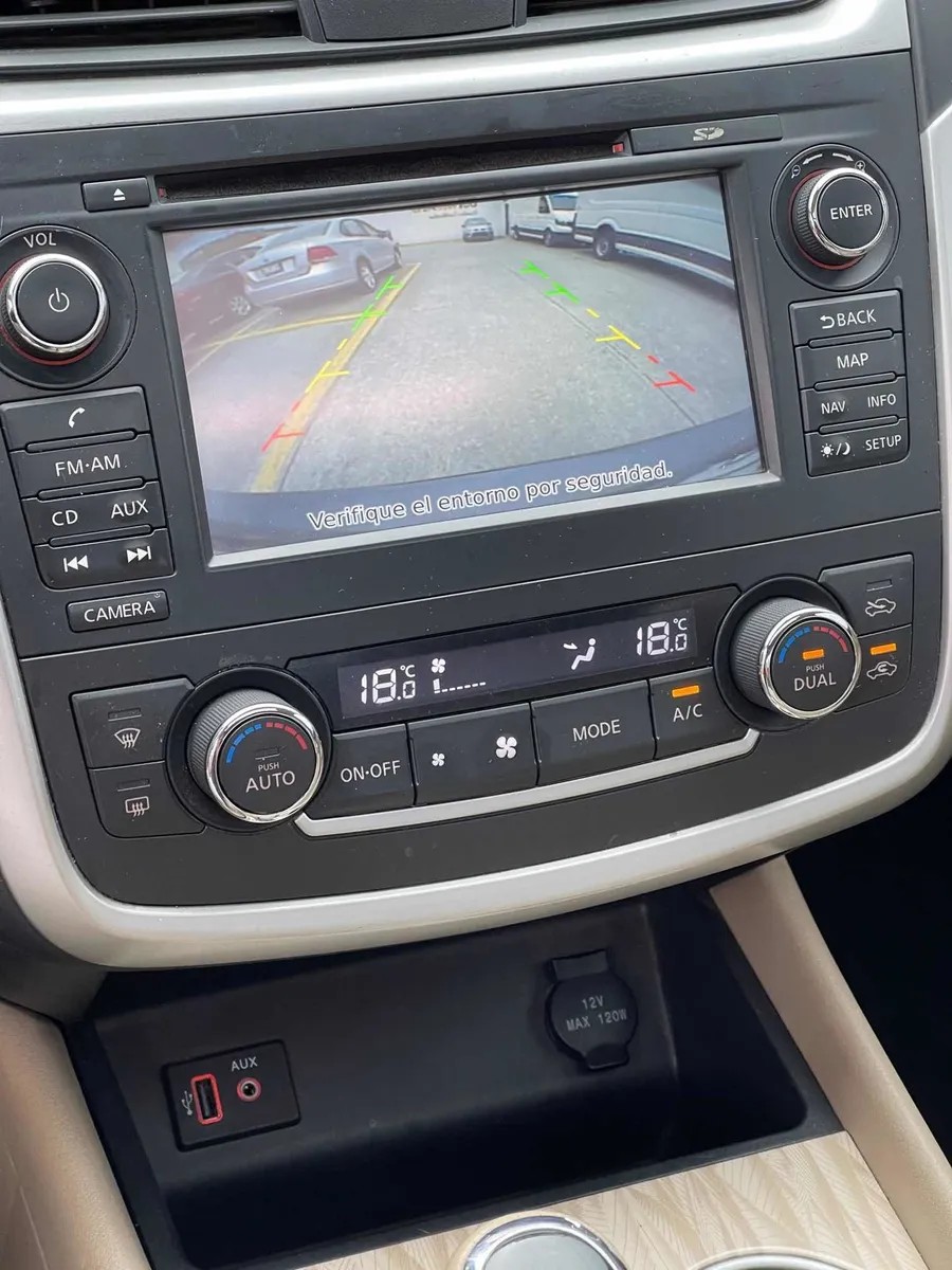 
								Nissan altima advance at full									