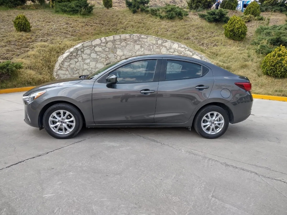 
								mazda mazda2 grandtouring at full									