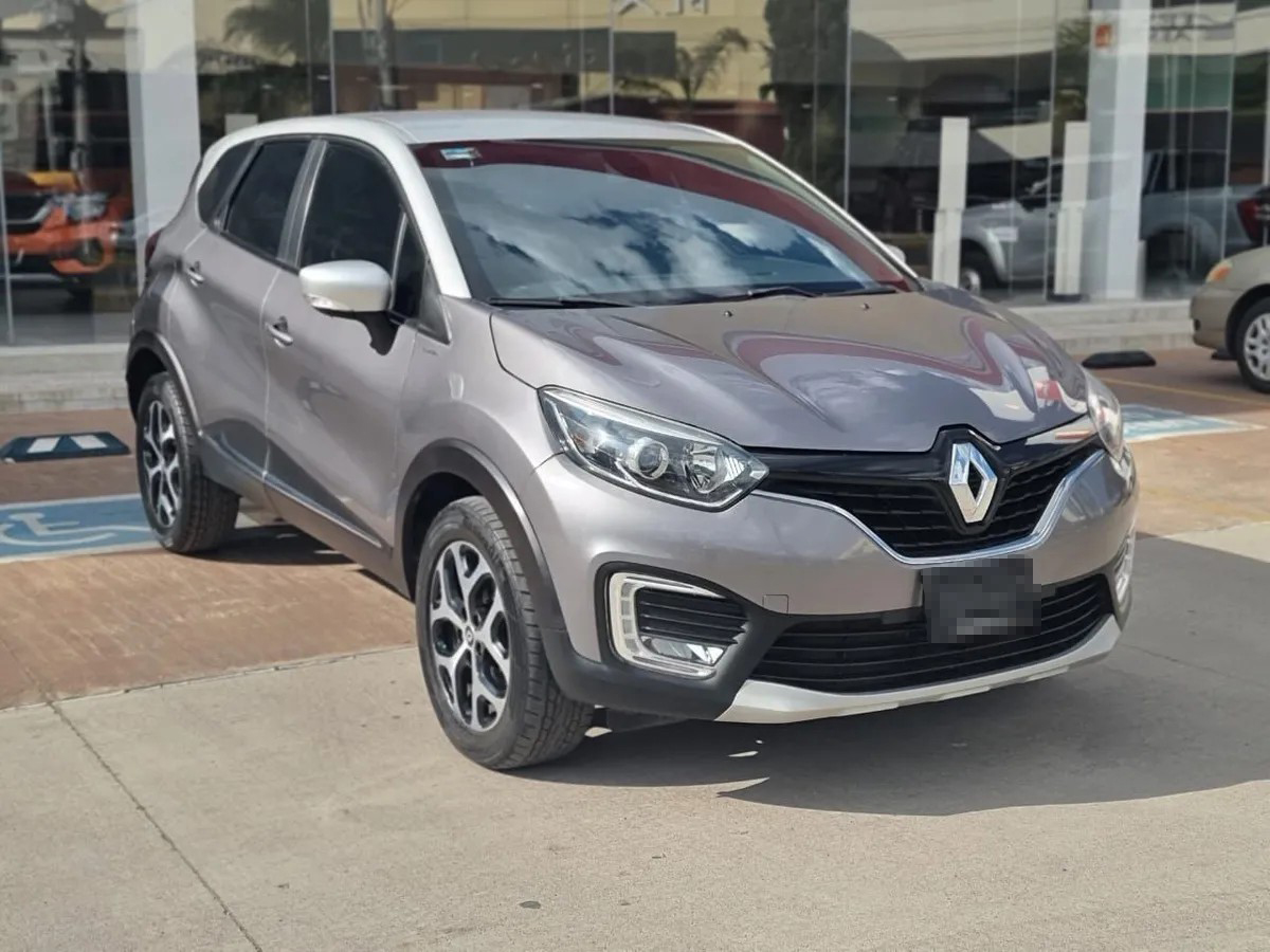 
								renault captur at bose full									
