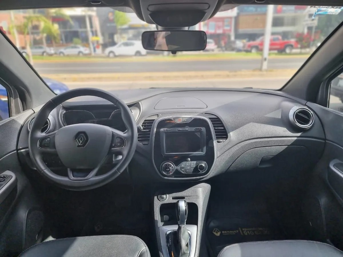 
								renault captur at bose full									