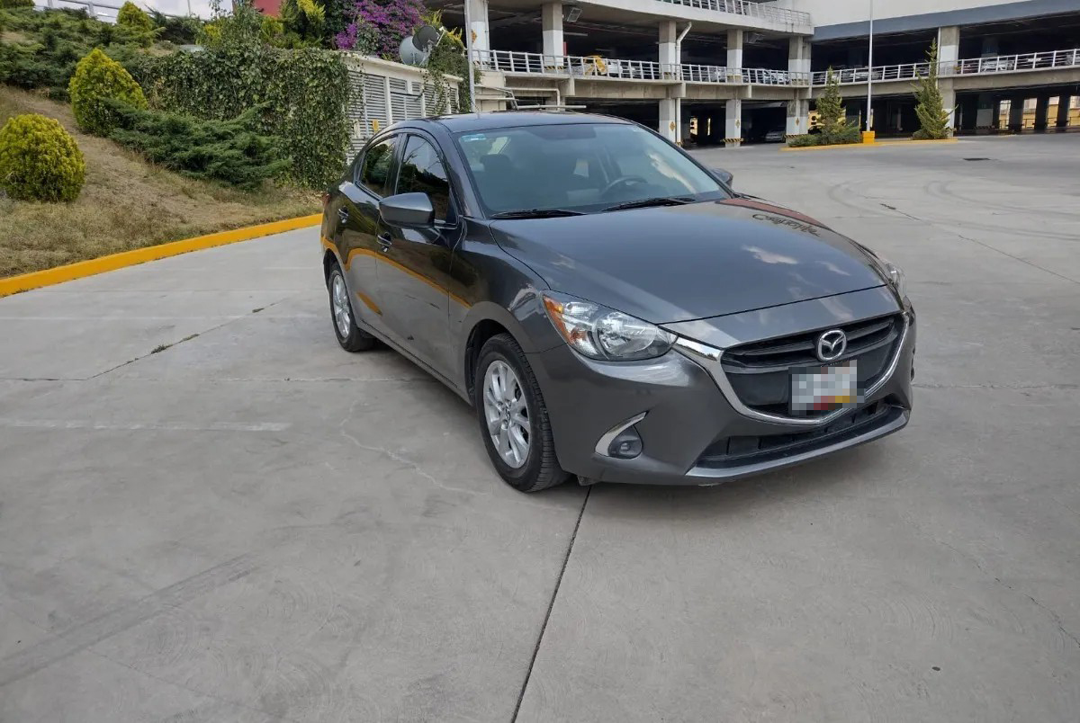 
								mazda mazda2 grandtouring at full									