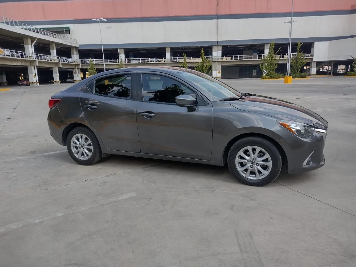 
								mazda mazda2 grandtouring at full									