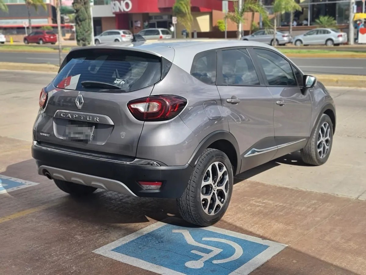 
								renault captur at bose full									