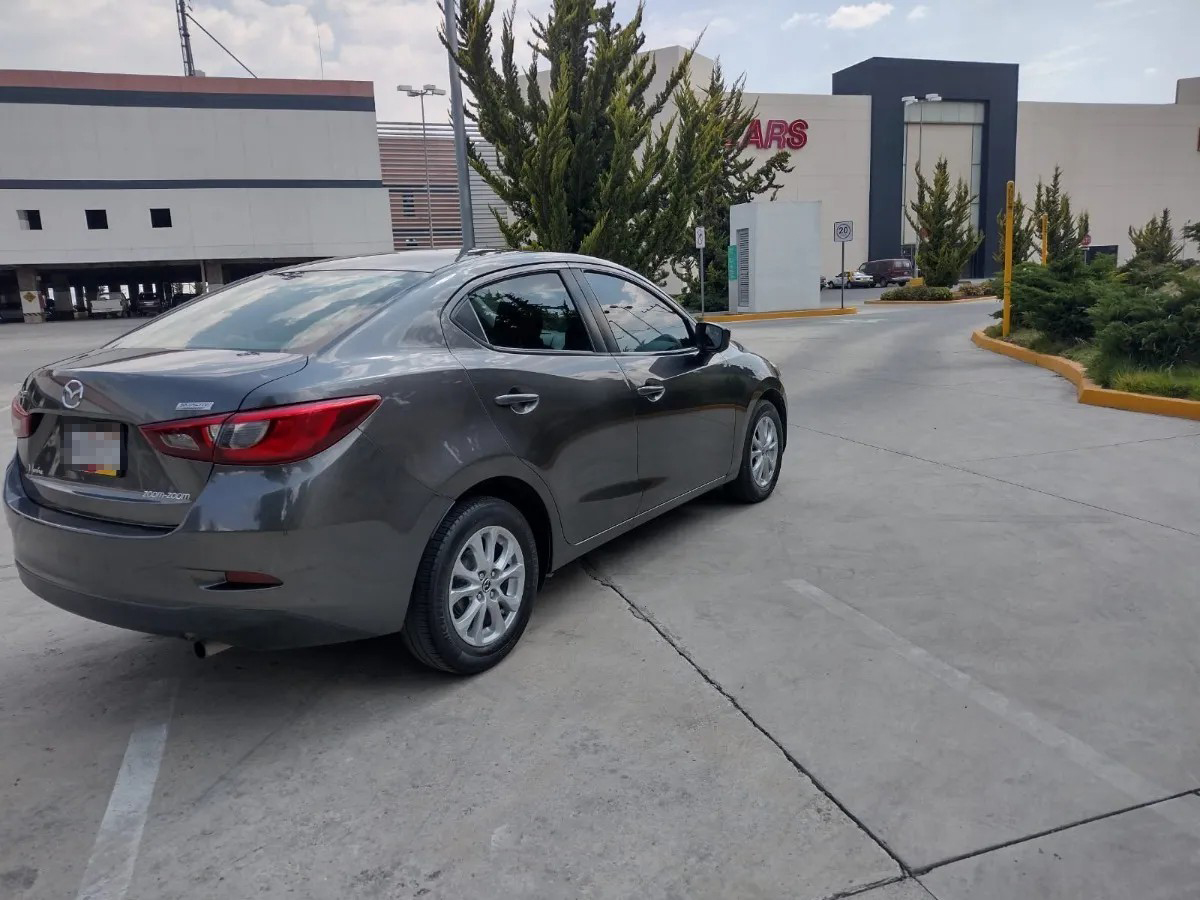 
								mazda mazda2 grandtouring at full									