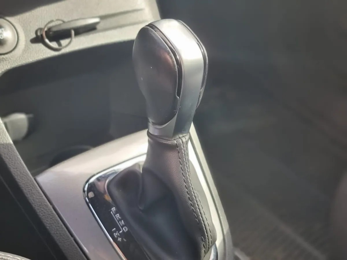 
								renault captur at bose full									
