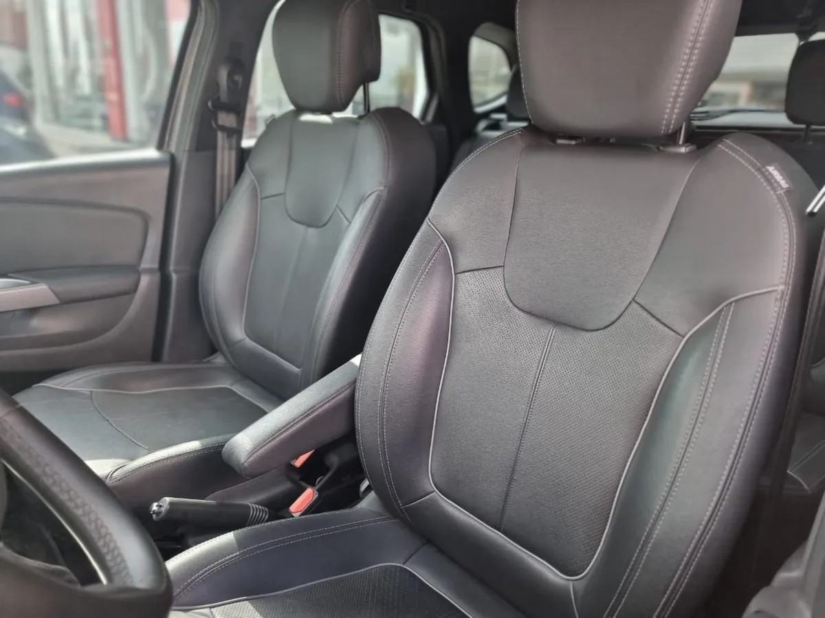 
								renault captur at bose full									