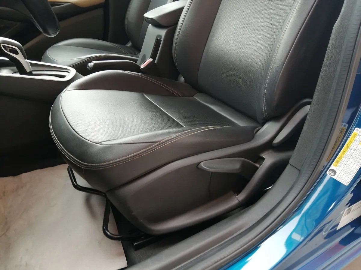 
								chevrolet onix at premier full									