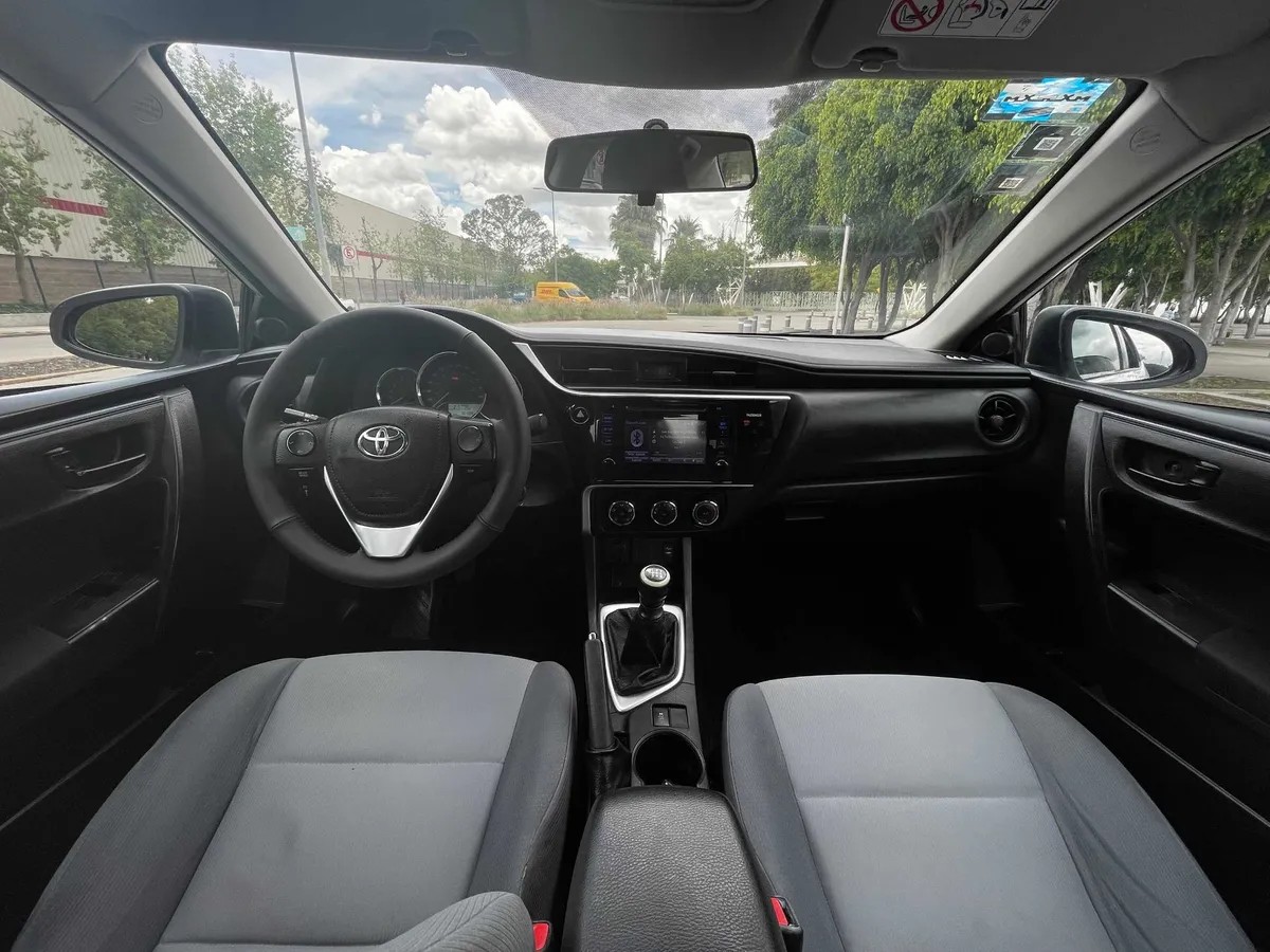 
								toyota corolla mt base full									