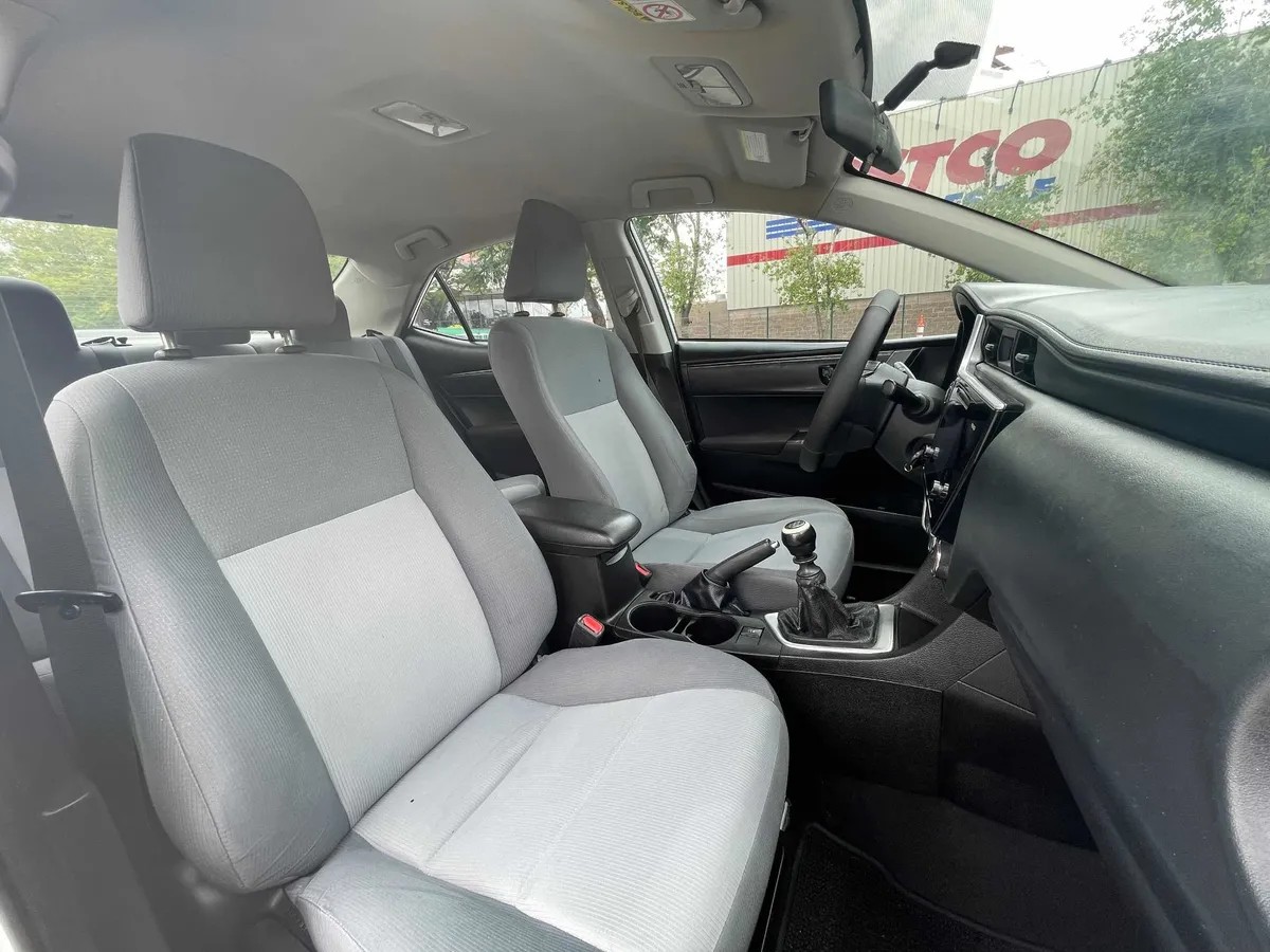 
								toyota corolla mt base full									