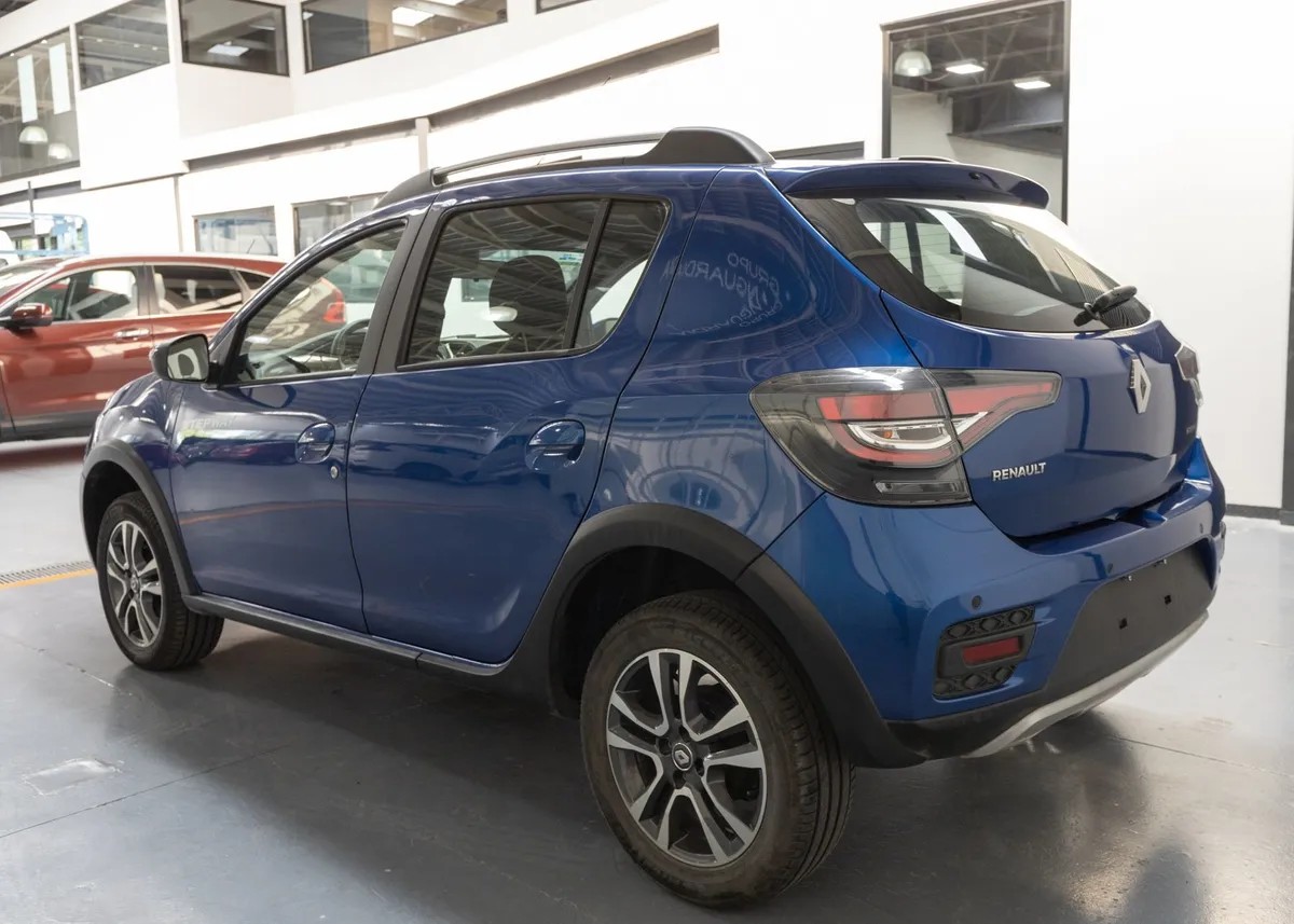 
								renault stepway mt intens full									