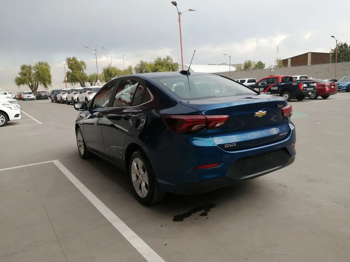 
								chevrolet onix at premier full									
