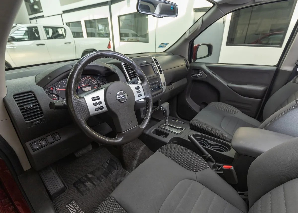 
								nissan frontier at pro 4x full									