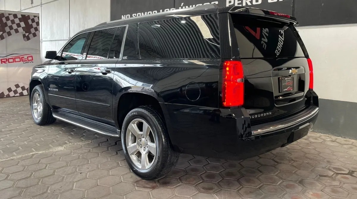 
								chevrolet suburban ltz full									