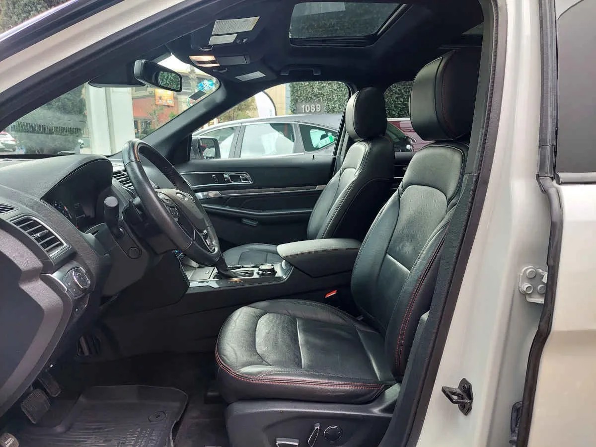
								ford explorer sport full									