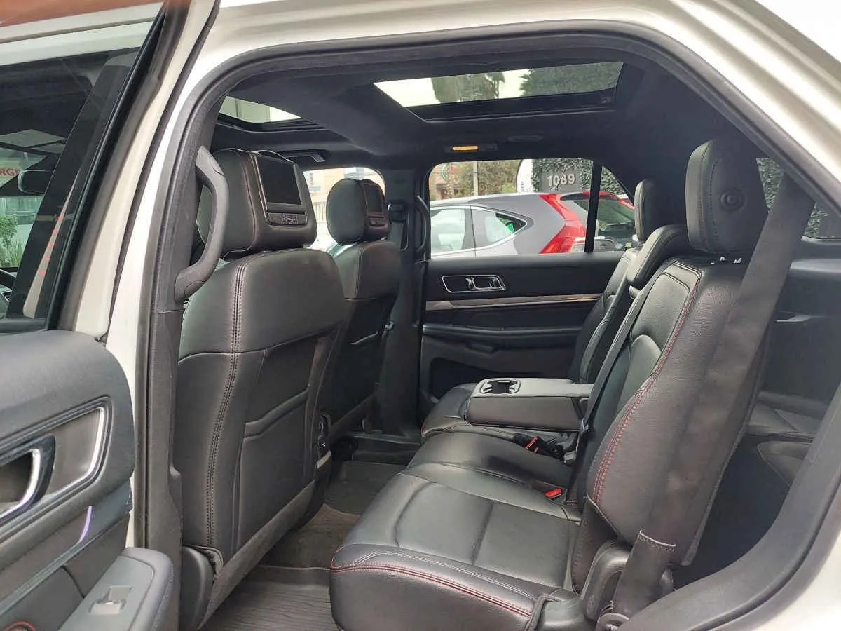 
								ford explorer sport full									