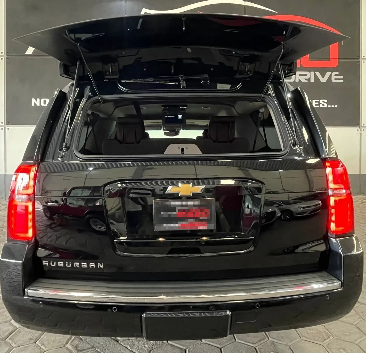 
								chevrolet suburban ltz full									