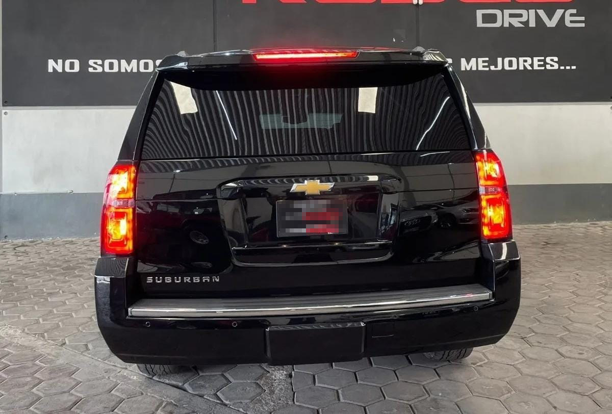 
								chevrolet suburban ltz full									