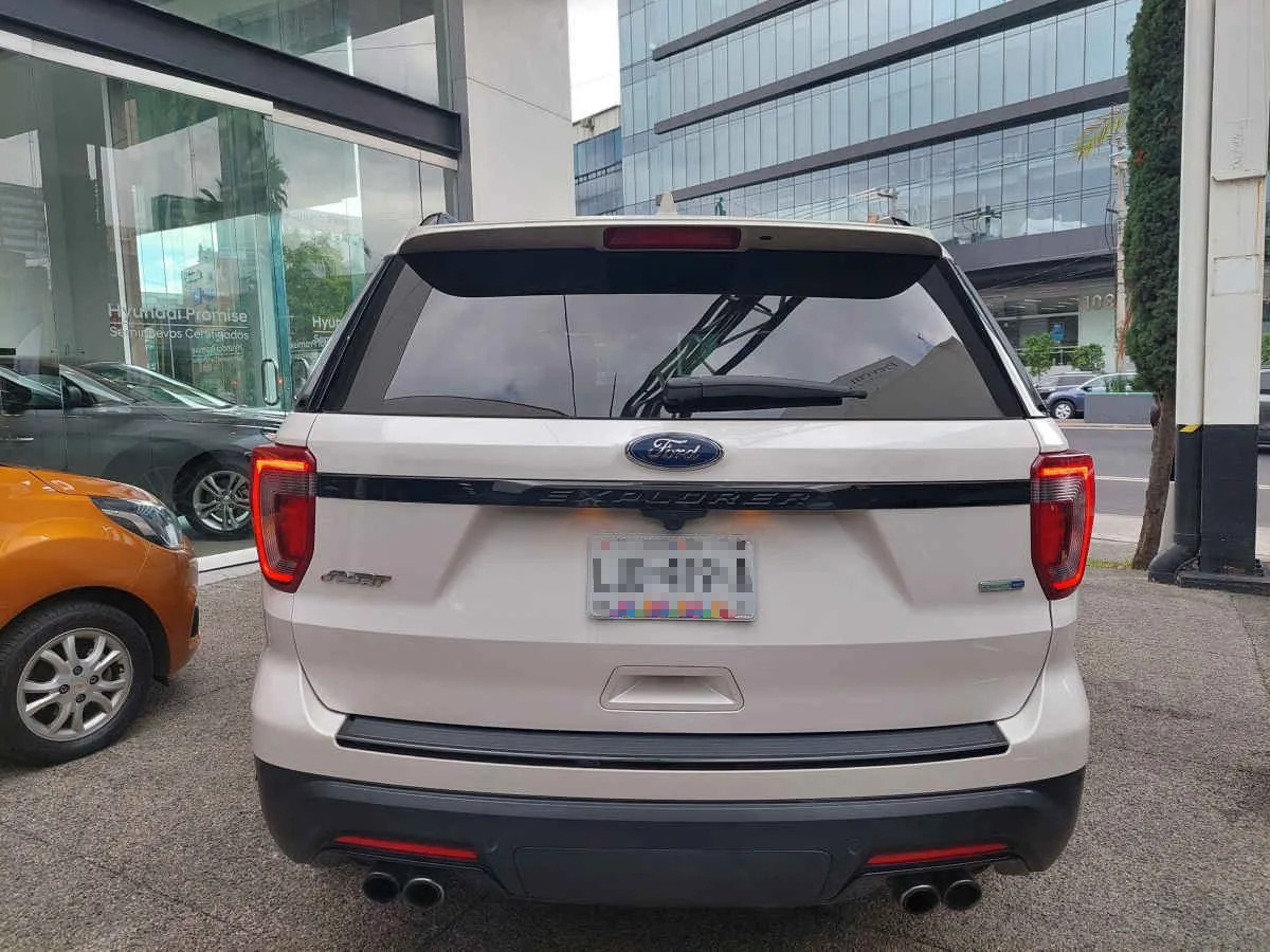 
								ford explorer sport full									